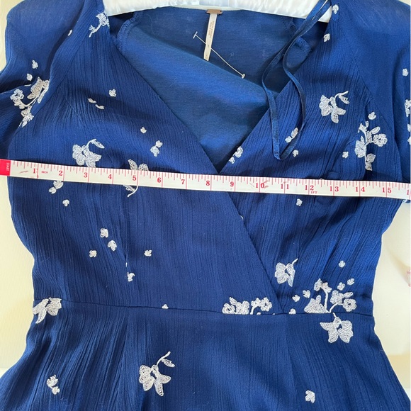 Free people Embroidered dress V Neck Line. - Picture 5 of 6
